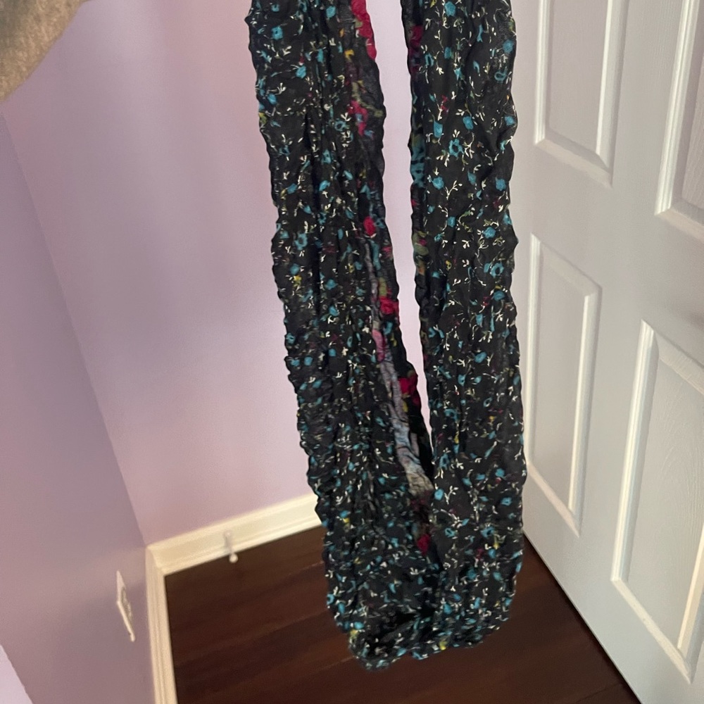 Reversible infinity scarf
